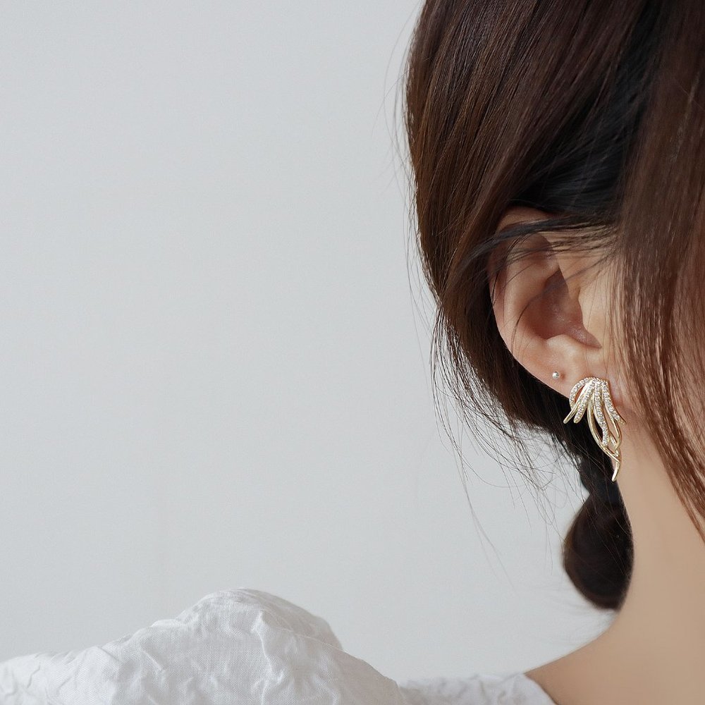NEW 14K Gold Plated Diamond Leaf Branch Earrings - Picture 3 of 4